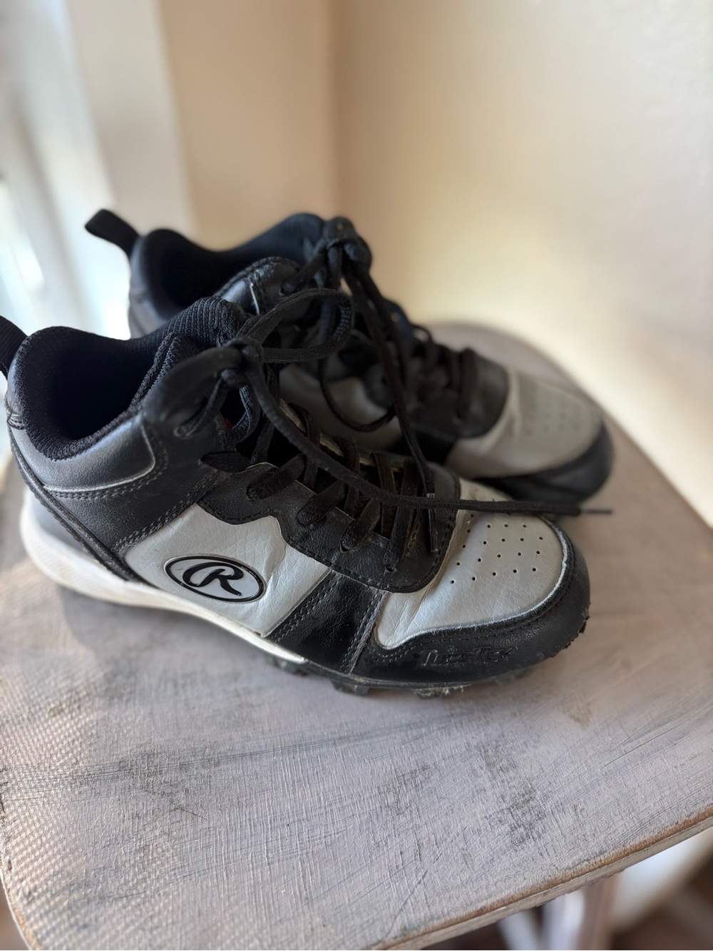 Youth Rawlings Vertex Medium Baseball Cleats size 13